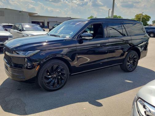 Infinite Black Metallic Clearcoat 2025 Lincoln Navigator Reserve