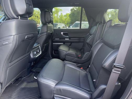 Agate Black Metallic 2026 Ford Expedition Platinum