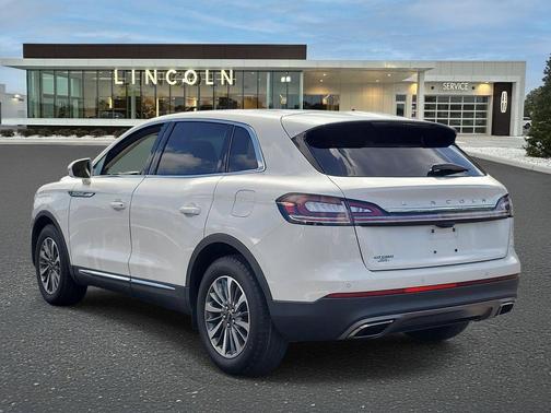 Pristine White Metallic Tri-Coat 2022 Lincoln Nautilus Standard