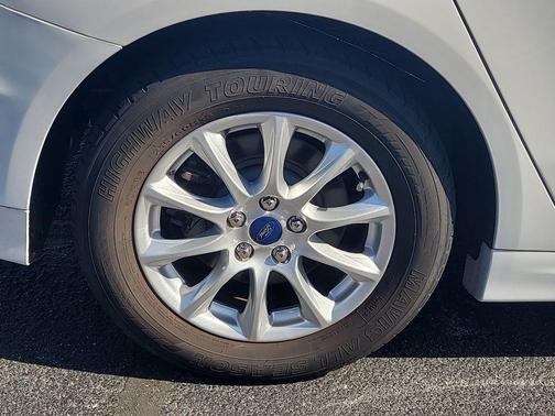 Oxford White 2018 Ford Fusion S