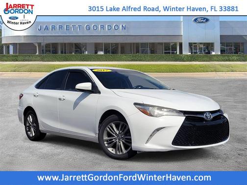 Super White 2017 Toyota Camry SE