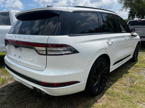White Metallic 2025 Lincoln Aviator Reserve