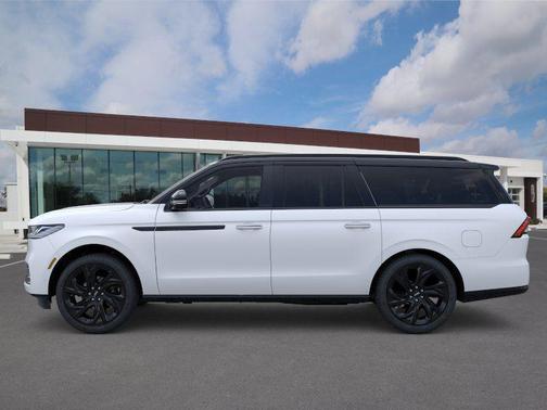 Star White Metallic Tri-Coat 2026 Lincoln Navigator Black Label