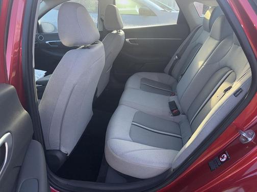 2022 Hyundai SONATA SE
