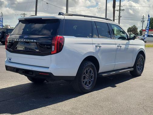 Oxford White 2025 Ford Expedition Active