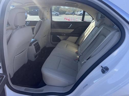 2017 Lincoln Continental Select