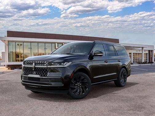 Infinite Black Metallic Clearcoat 2027 Lincoln Navigator Reserve
