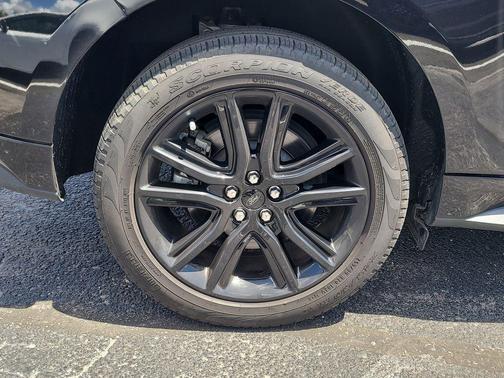 Agate Black Metallic 2024 Ford Edge ST Line