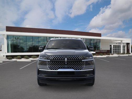 Infinite Black Metallic Clearcoat 2026 Lincoln Navigator Premiere