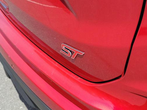Rapid Red Metallic Tinted Clearcoat 2022 Ford Edge ST