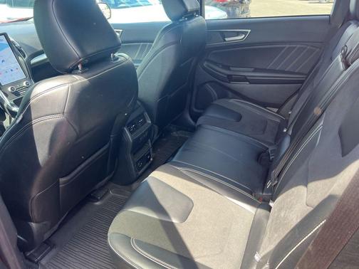 Rapid Red Metallic Tinted Clearcoat 2022 Ford Edge ST