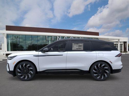 White Platinum Metallic Tri-Coat 2026 Lincoln Nautilus Reserve