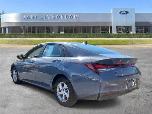 2022 Hyundai ELANTRA SE