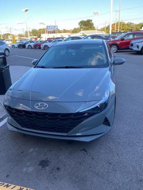2022 Hyundai ELANTRA SE