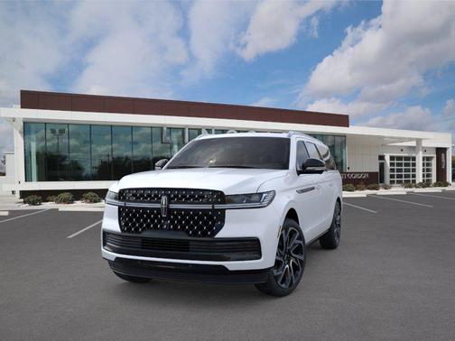 Star White Metallic Tri-Coat 2026 Lincoln Navigator Black Label
