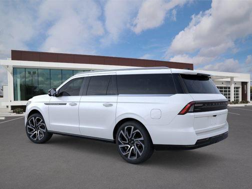 Star White Metallic Tri-Coat 2026 Lincoln Navigator Black Label