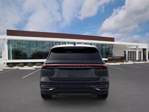 Infinite Black Metallic Clearcoat 2026 Lincoln Nautilus Premiere