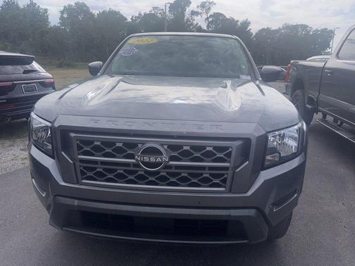 Gun Metallic 2022 Nissan Frontier SV