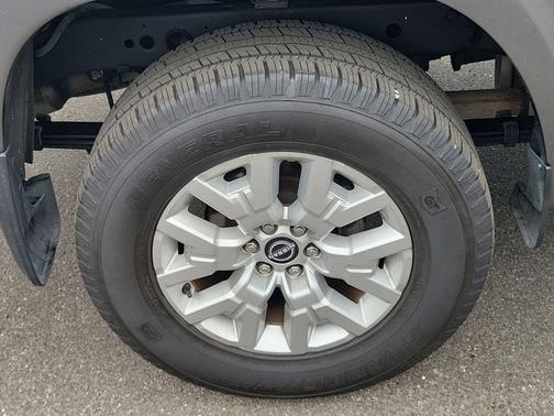 Gun Metallic 2022 Nissan Frontier SV