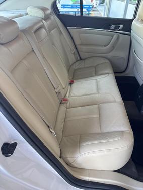 2015 Lincoln MKS Base