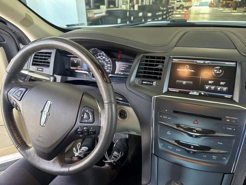 2015 Lincoln MKS Base