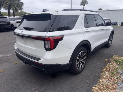 2025 Ford Explorer ST-Line
