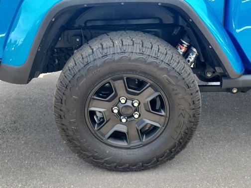 Hydro Blue Pearlcoat 2021 Jeep Gladiator Mojave 4x4