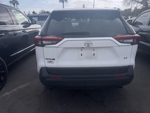 2022 Toyota RAV4 LE