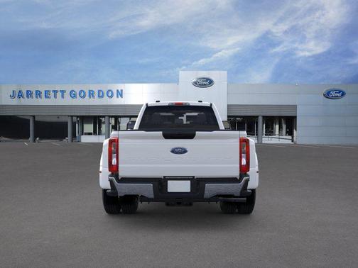 Oxford White 2026 Ford F-350 XL
