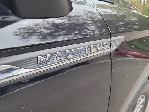 2022 Lincoln Nautilus Standard