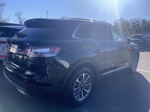 2022 Lincoln Nautilus Standard