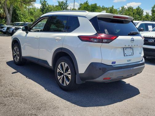 Pearl White Tricoat 2021 Nissan Rogue SV