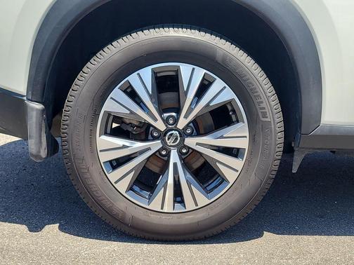 Pearl White Tricoat 2021 Nissan Rogue SV