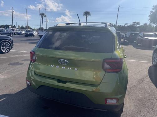 2024 Hyundai VENUE SEL