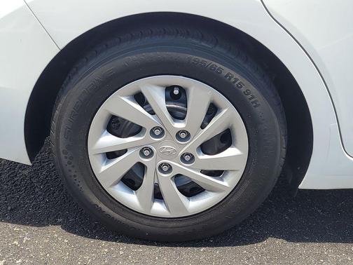 Quartz White Pearl 2020 Hyundai ELANTRA SE
