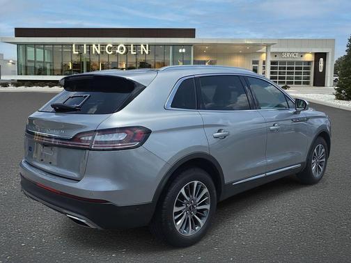 Silver Radiance Metallic Clearcoat 2022 Lincoln Nautilus Reserve