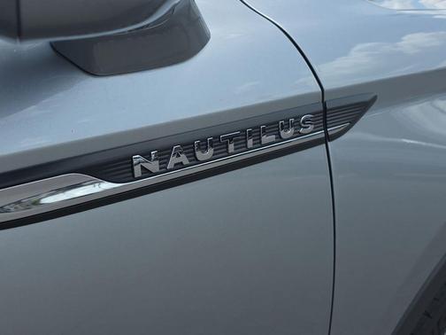 Silver Radiance Metallic Clearcoat 2022 Lincoln Nautilus Reserve