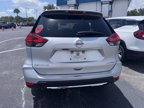 Brilliant Silver 2017 Nissan Rogue SV