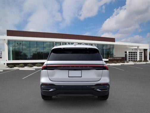 Silver Radiance Metallic Clearcoat 2026 Lincoln Nautilus Premiere
