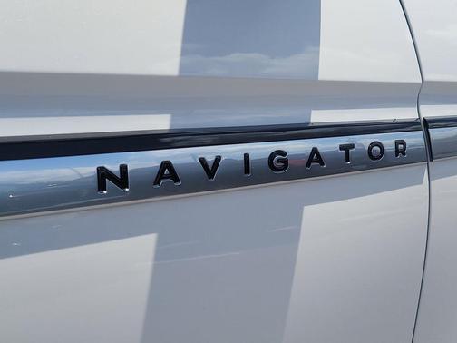 Pristine White Metallic Tri-Coat 2026 Lincoln Navigator Premiere