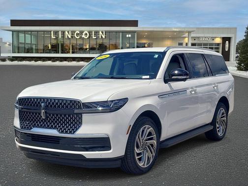 Pristine White Metallic Tri-Coat 2026 Lincoln Navigator Premiere