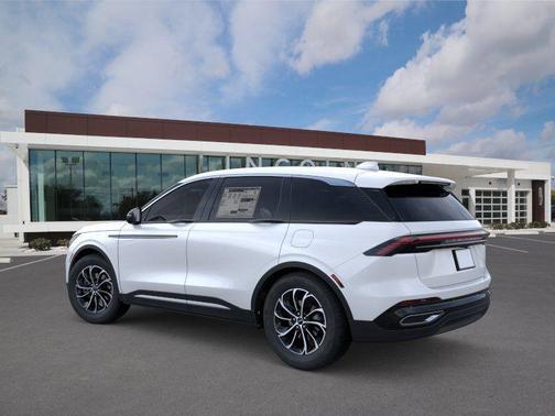 White Platinum Metallic Tri-Coat 2026 Lincoln Nautilus Premiere