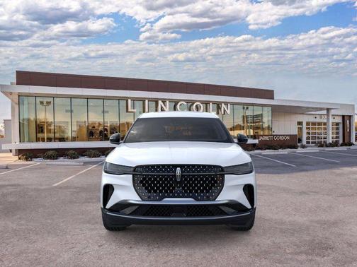White Platinum Metallic Tri-Coat 2026 Lincoln Nautilus Premiere