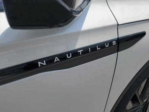 2025 Lincoln Nautilus Reserve