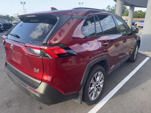 2020 Toyota RAV4 XLE Premium