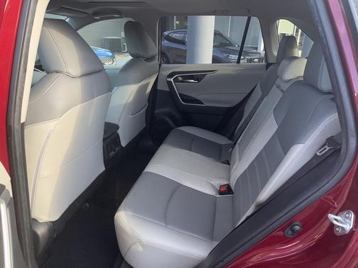 2020 Toyota RAV4 XLE Premium