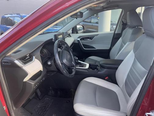 2020 Toyota RAV4 XLE Premium