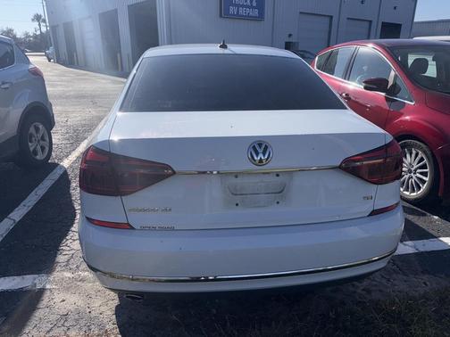 2017 Volkswagen Passat 1.8T SE