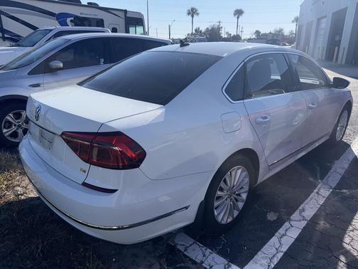 2017 Volkswagen Passat 1.8T SE