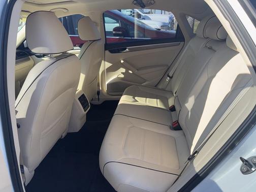 2017 Volkswagen Passat 1.8T SE